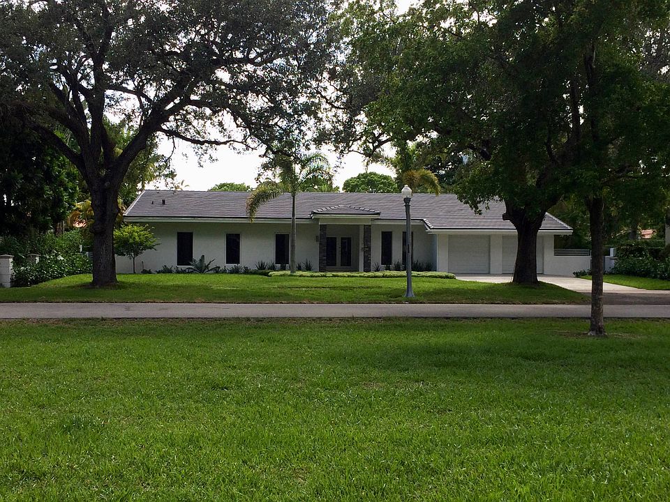 2nd image of 1720 Country Club Prado