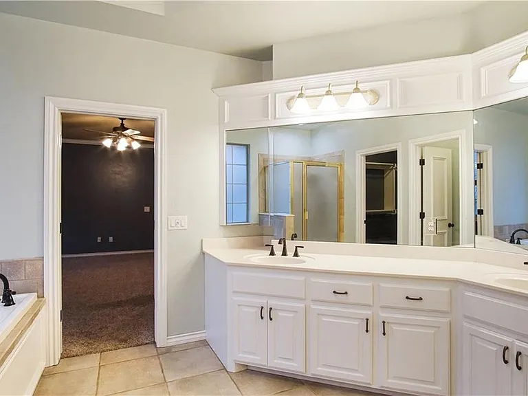9417 Forest Dale Dr — Photo 12