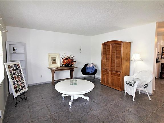 2nd image of 407 S Lavon Ave