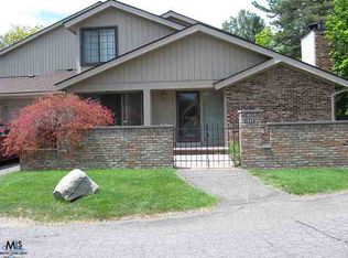 1533 S Hill Blvd, Bloomfield Hills, MI 48304