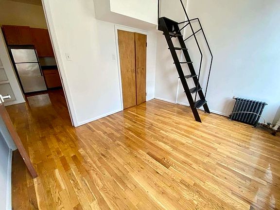 4th image of 50 Grand St #2RE
