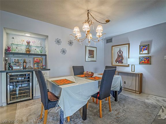 4th image of 730 N Royal Crest Cir #422