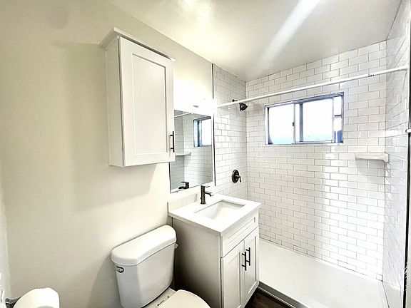 3rd image of 4006 Ingraham St