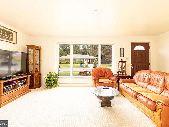 3rd image of 3405 Bedford Dr