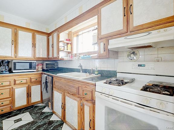 3rd image of 437 Moffitt Boulevard