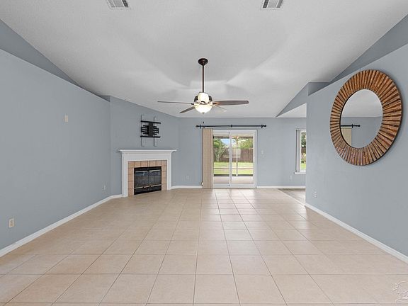 5th image of 2317 Mary Anne Cir