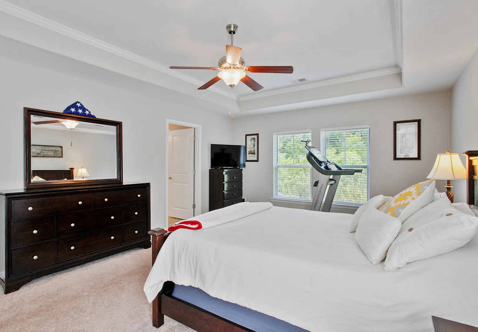 4 bed, 2.5 bath, 2950 sqft, $3,100 — Photo 4