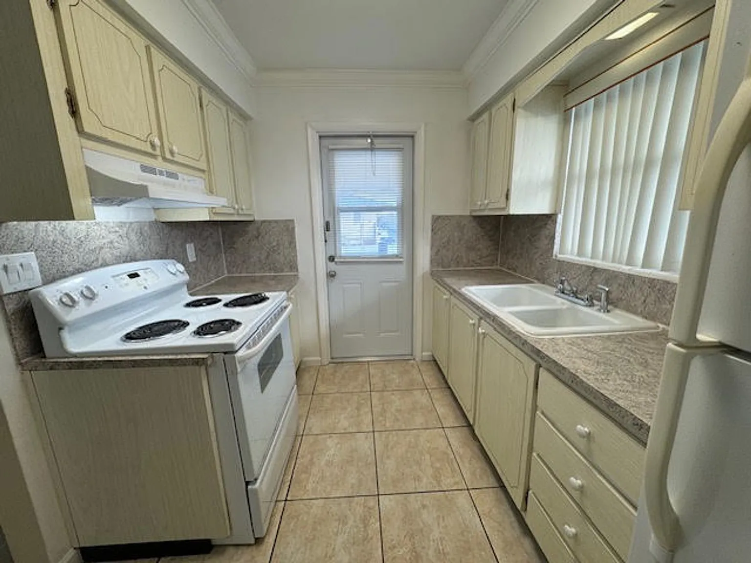 3700 Polk St Hollywood, FL 33021 — Photo 3