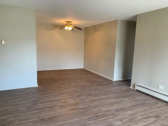 3rd image of 9S025 Lake Dr APT 10-102
