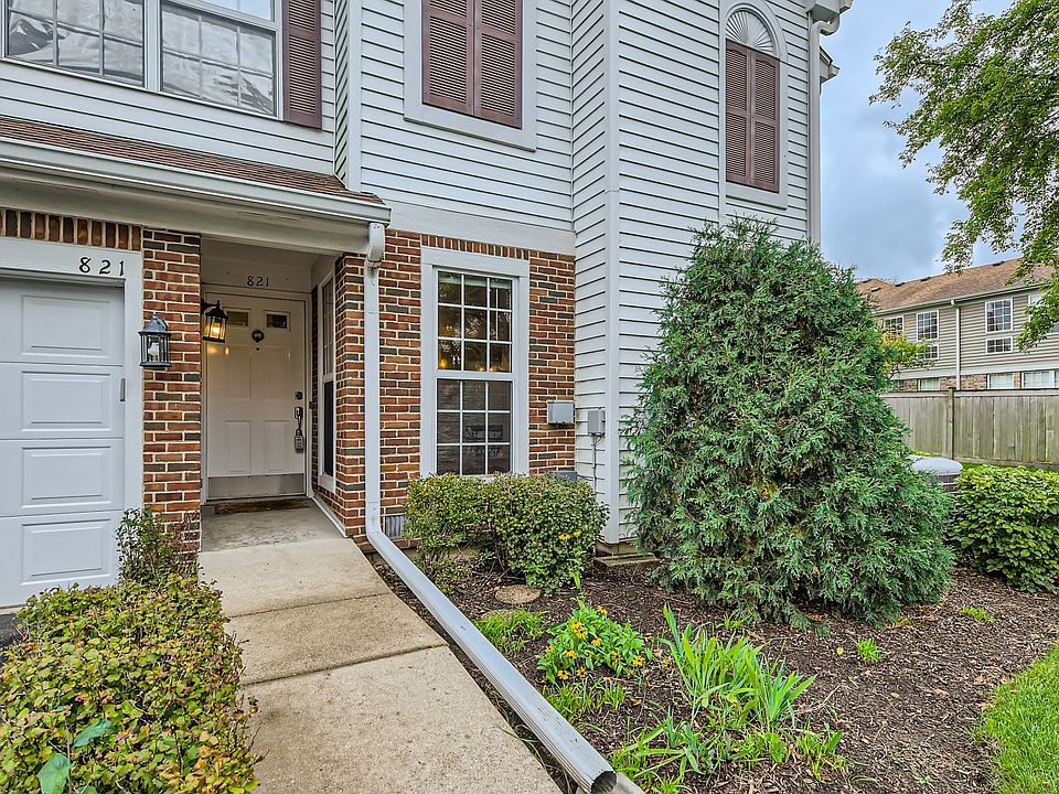 1st image of 821 Kalamazoo Cir #7