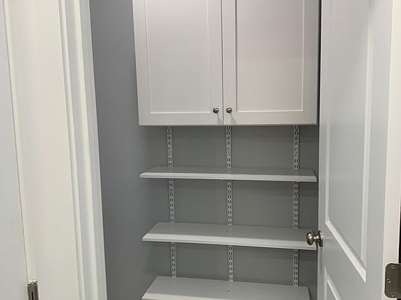 4th image of 403 Ward Ave #2