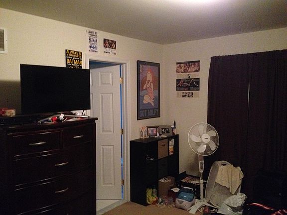 3rd image of 327 E Elm St Unit 2
