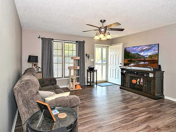 3rd image of 6414 Eastpointe Ct
