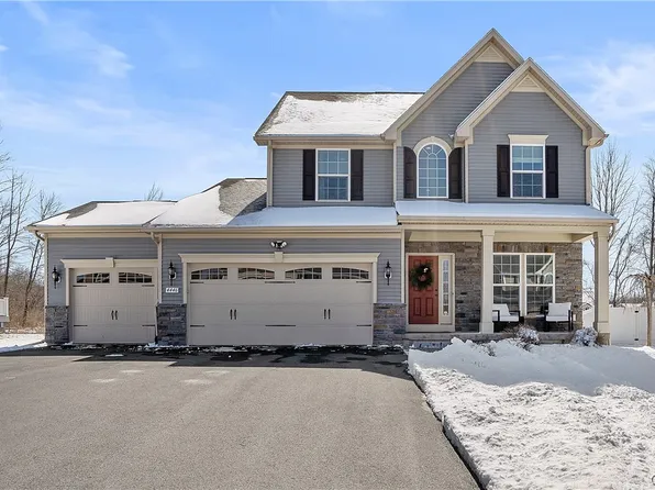 4446 Pace Ln, Clay, NY 13041