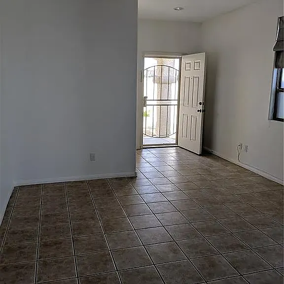 8098 Villa Avada Ct — Photo 2