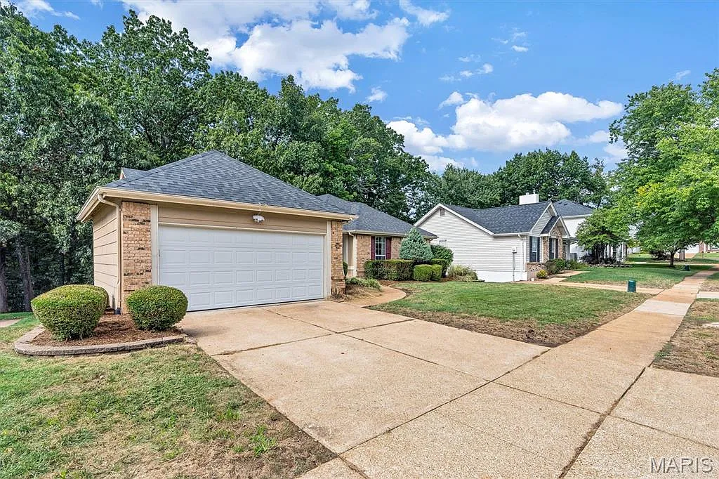 4 bed, 3.0 bath, 2454 sqft, $3,200 — Photo 4