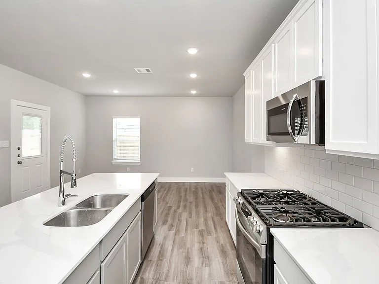 21047 Bay Village Dr #B — Photo 18