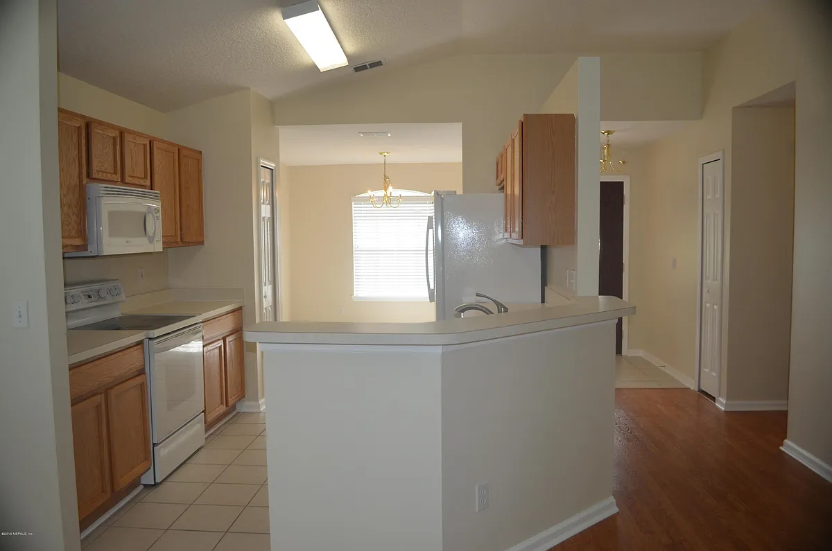Building Photo - 545 Prosperity Lake Dr