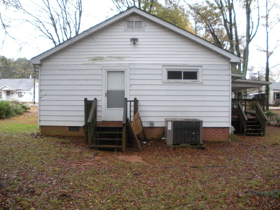 2nd image of 1905 Crestmont St
