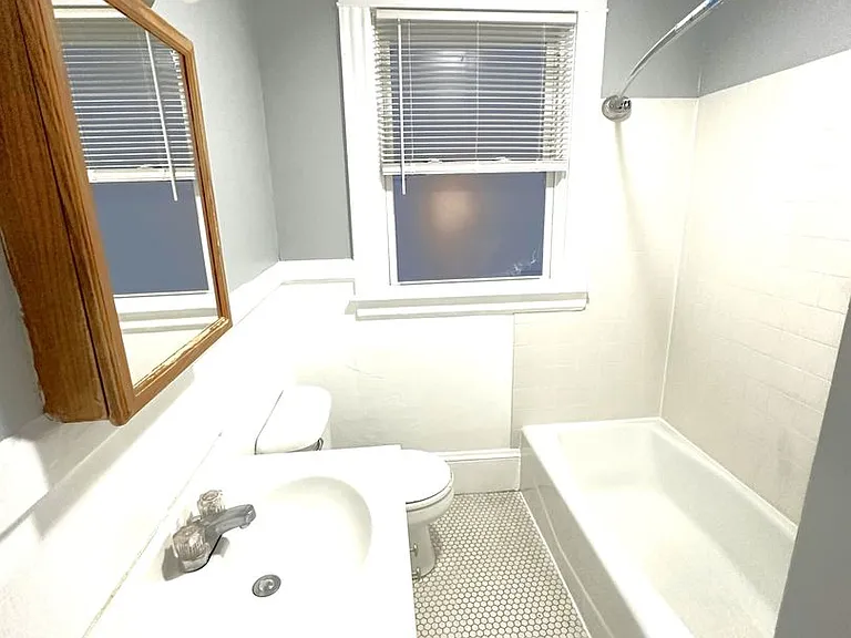 210 Howell St — Photo 10