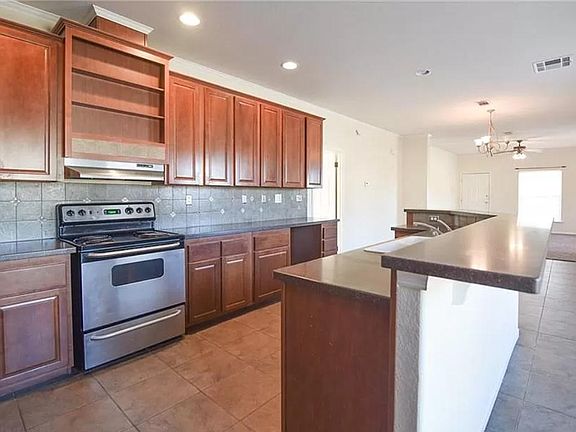 3rd image of 101 Nathan Ln