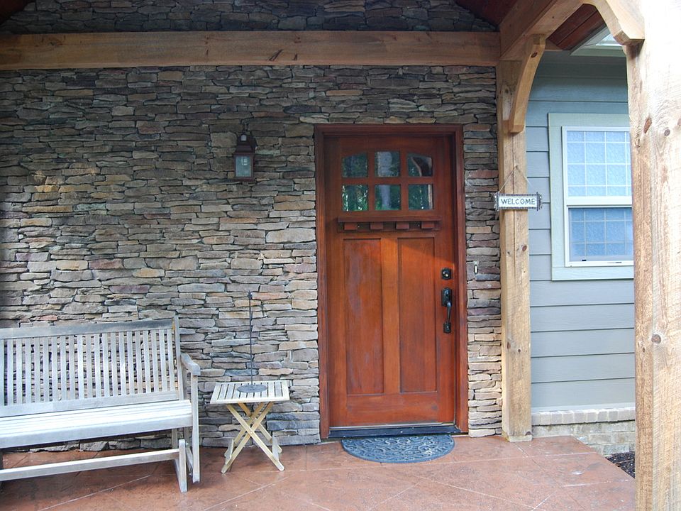 1st image of 213 Armstrong Ln SE