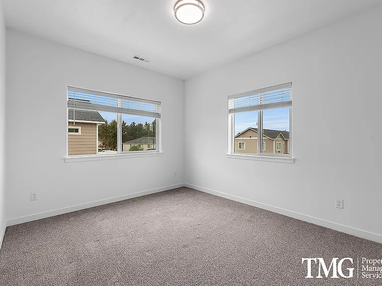 Kennewick Heights on 7th Avenue — Photo 22