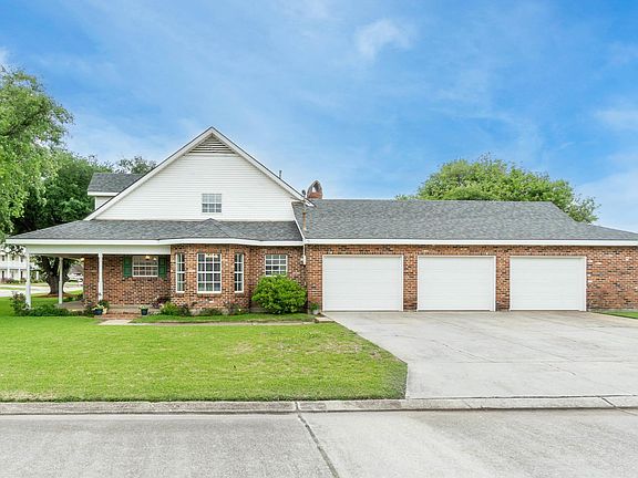 2nd image of 300 Tania Ave