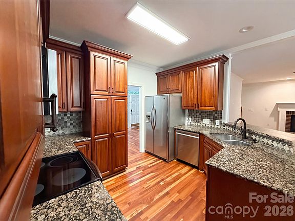 2nd image of 12341 Willingdon Rd