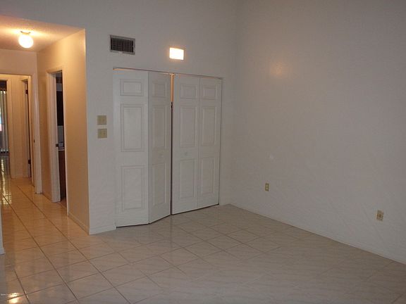 4th image of 467 Valerie Dr #467