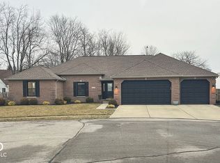 1050 Lapwing Ct, Columbus, IN 47203