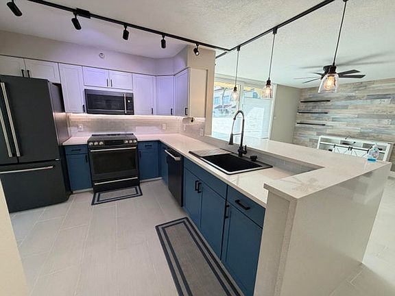4th image of 117 Yacht Club Way APT 102