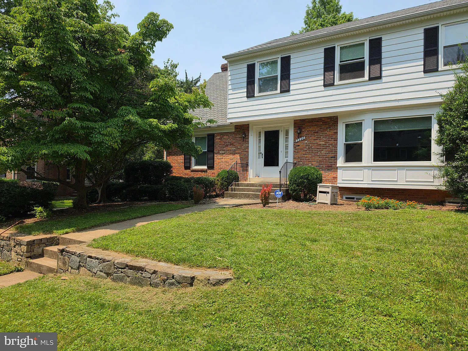 4 bed, 2.5 bath, 2244 sqft, $4,900 — Photo 1