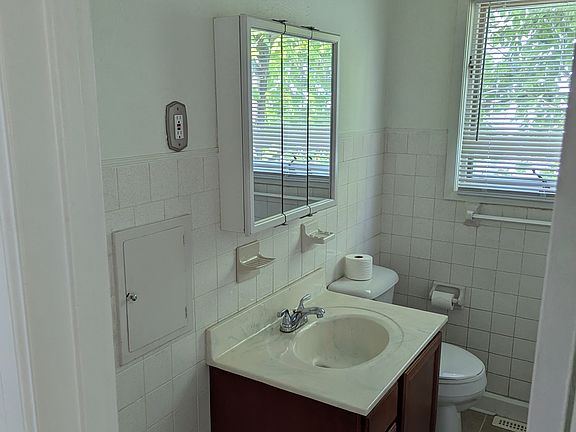 4th image of 363 Fairlawn Ave