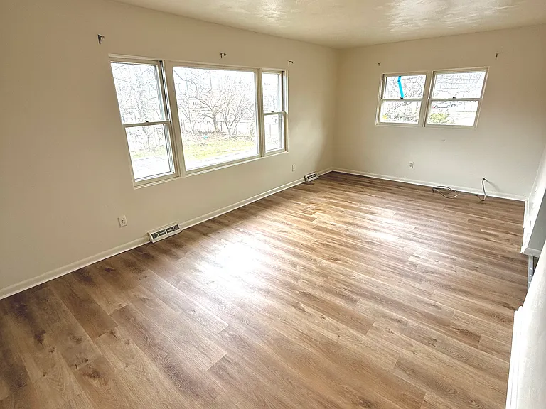 435 W 10th St #8 — Photo 2