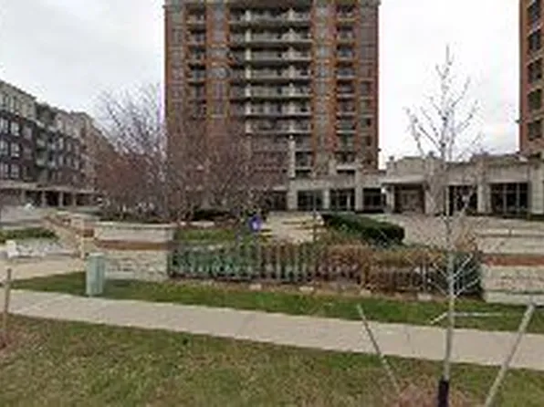 2391 Central Park Dr #807, Oakville, ON L6H 0E4