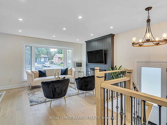 2nd image of 8 Lawrence Cres