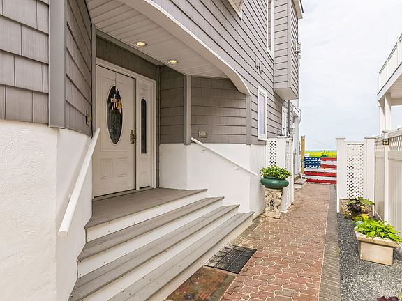 5th image of 5616 Sounds Ave N #Sea