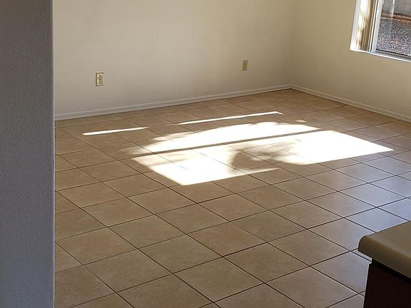 4th image of 8810 E Eagle Creek Dr