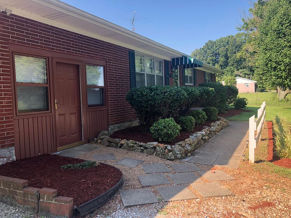 2nd image of 1924 Hunts Ln