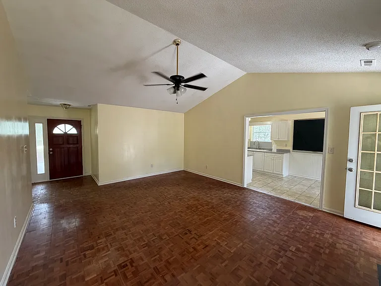 318 Hidden Valley Rd — Photo 3