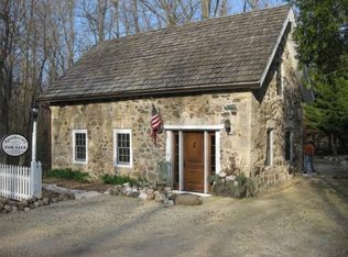 126 Green Bay Rd, Cedarburg, WI 53012