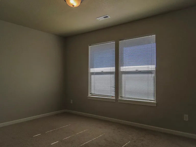 709 E Garfield St — Photo 14