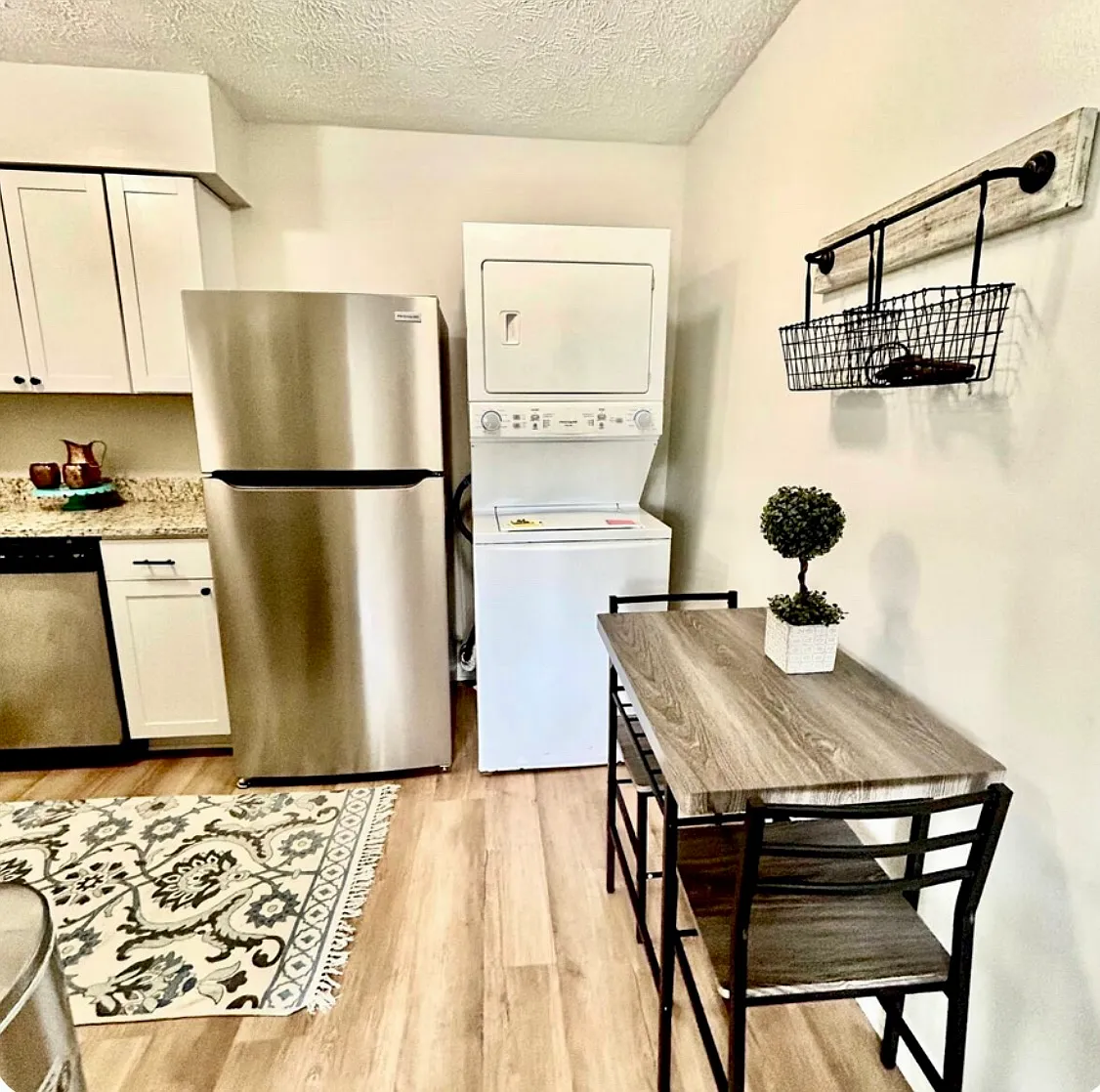 2 bed, 800 sqft, $1,180 — Photo 1