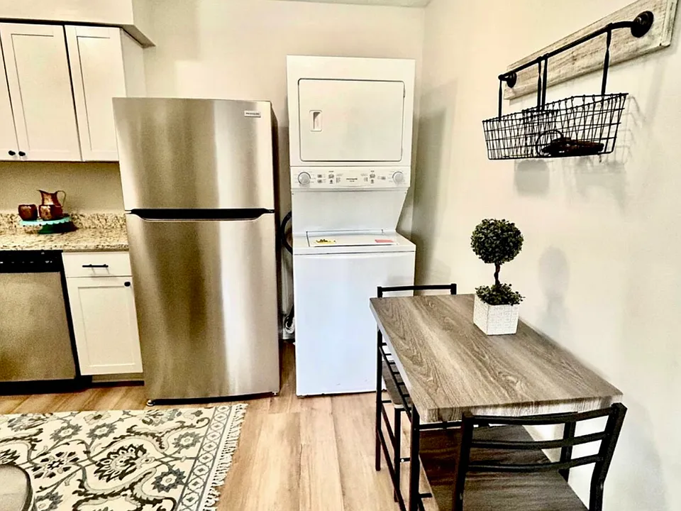 135 E Walnut St #23