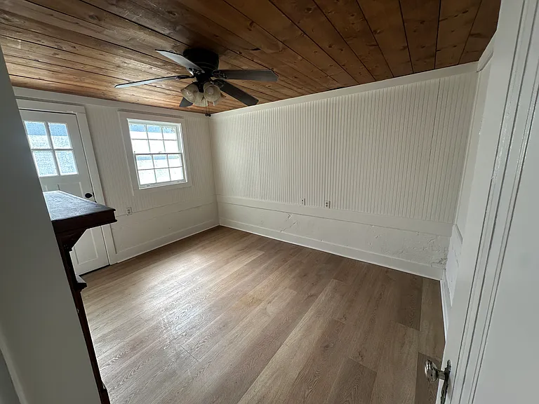 6423 S Claiborne Ave — Photo 16