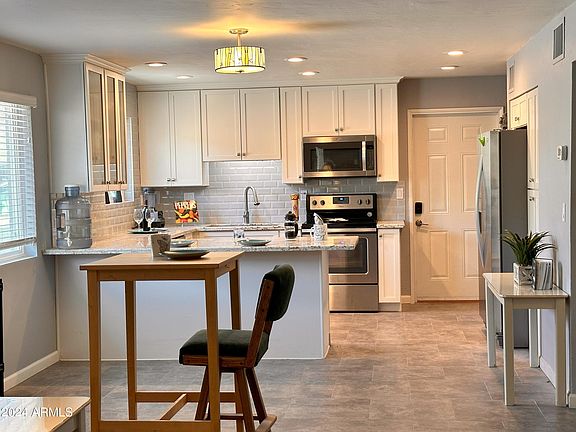 5th image of 921 W DESERT COVE Avenue