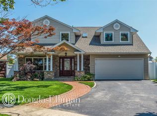 194 Bayside Dr, Atlantic Beach, NY 11509