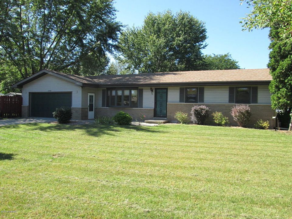 1st image of 1754 N Sierra Way