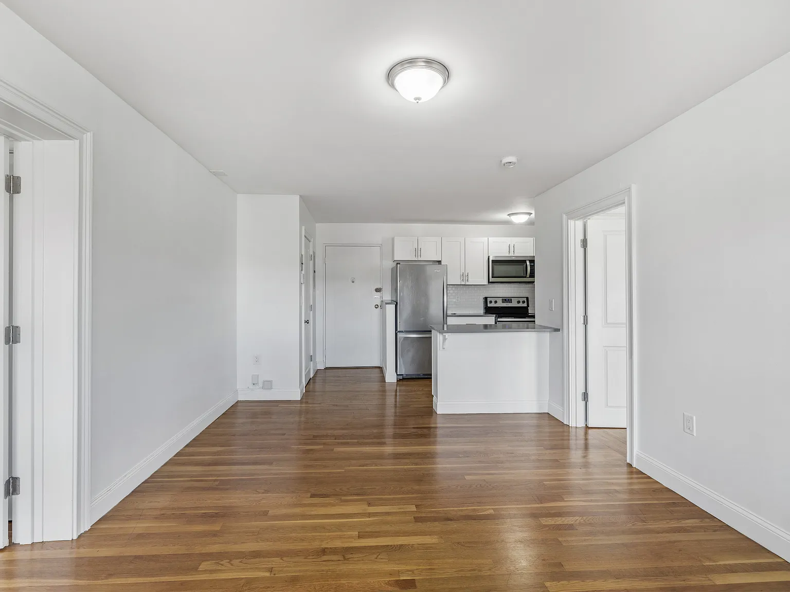 2 bed, 900 sqft, $2,650 — Photo 2